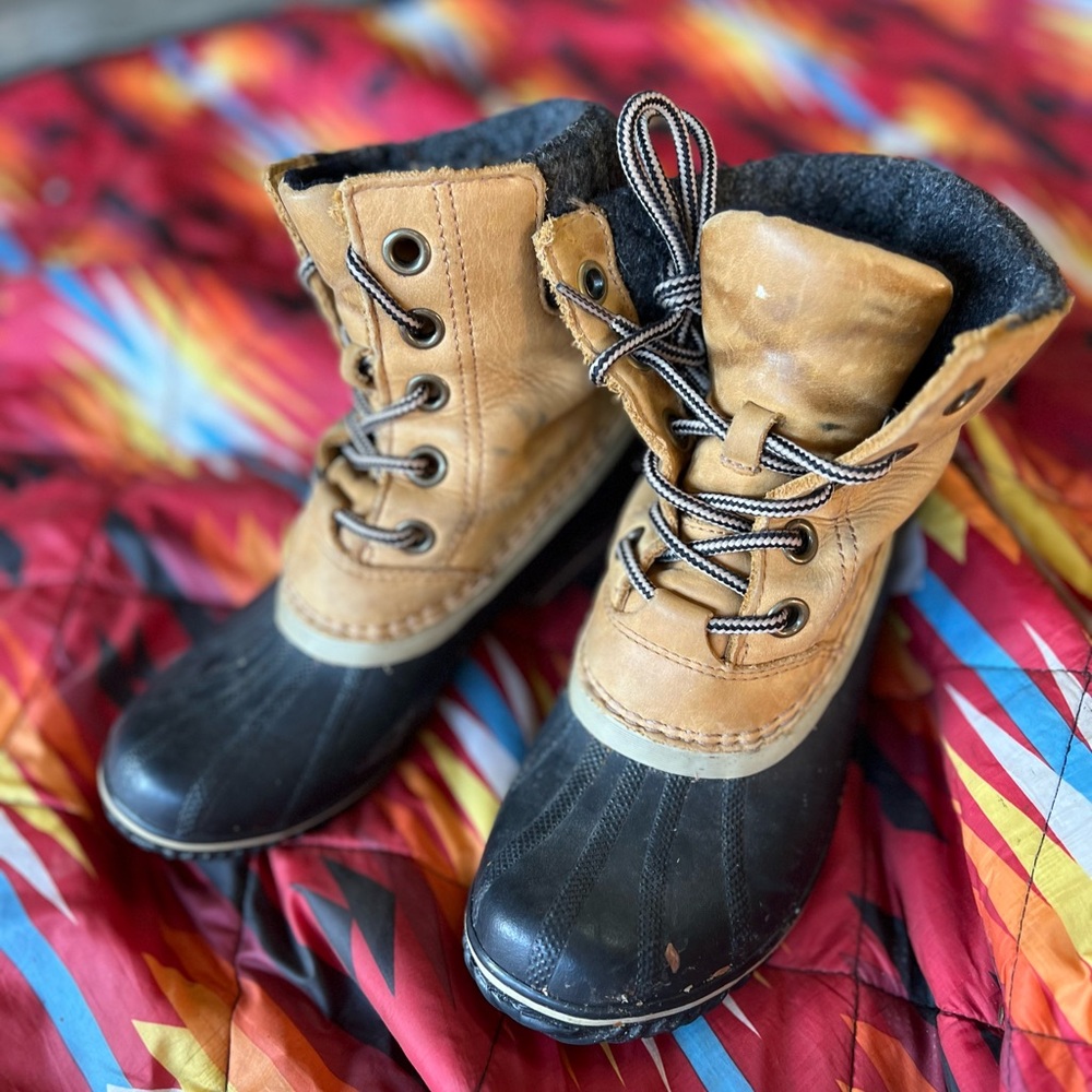 Women’s size 6 Sorel rain boots
